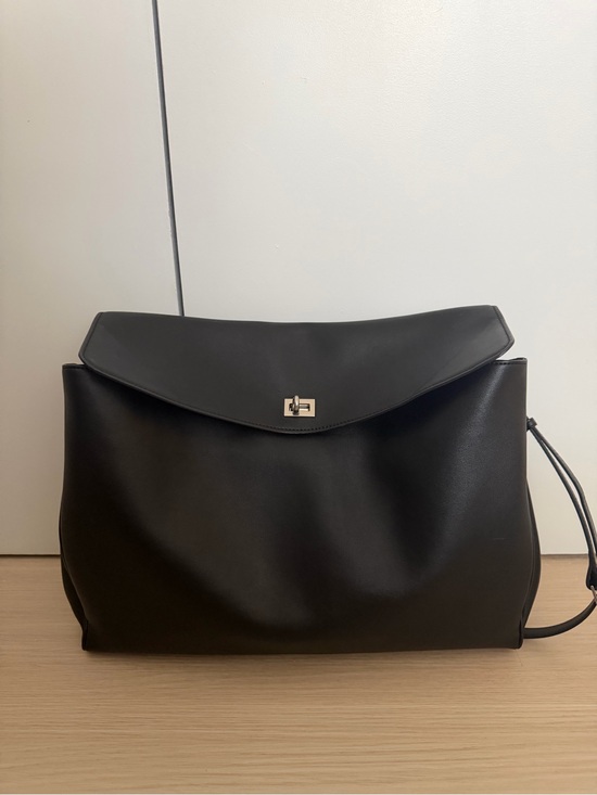Handbags - Classic Black Leather Shoulder Bag - Elegant Everyday Tote